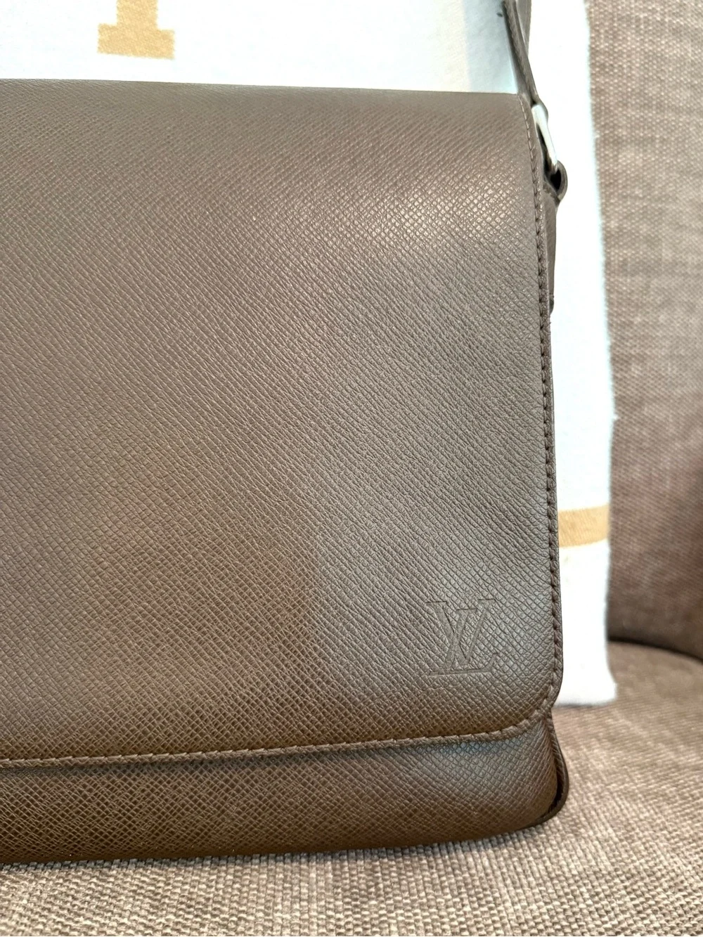 Authentic Louis Vuitton Roman Messenger bag M32852 brown taiga leather LV